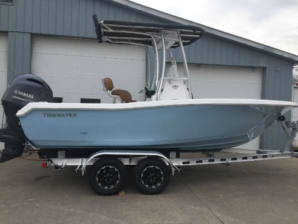 2017 TIDEWATER BOATS 198 Adventurer