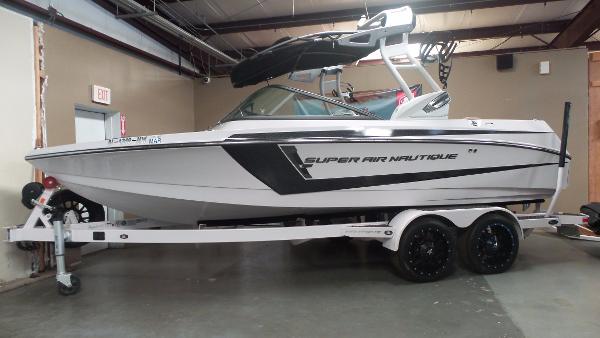 2015 Nautique Super Air Nautique 210