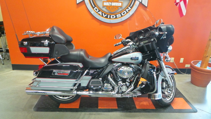 2010 Harley-Davidson FLHTCU - Ultra Classic Electra Glide