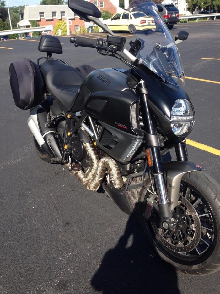 2014 Ducati DIAVEL STRADA