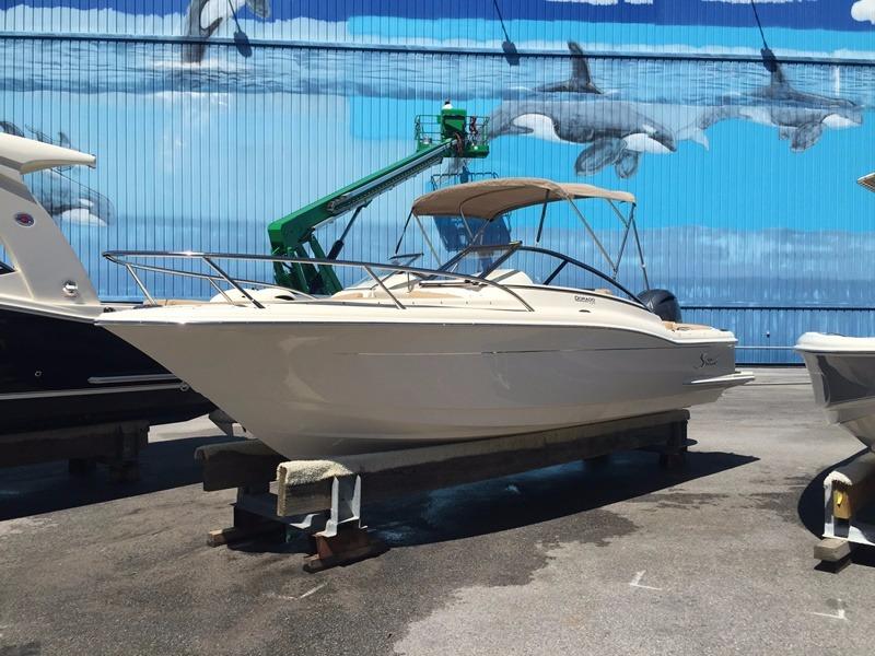 2016 Scout Boat Company 225 Dorado