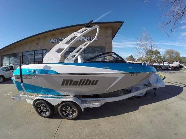 2017 Malibu Wakesetter 20 VTX