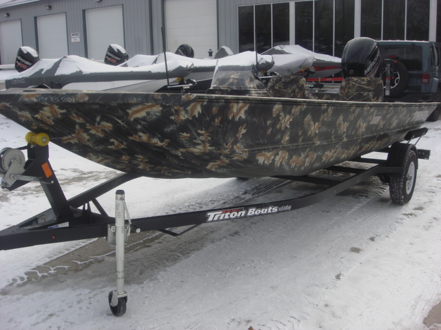 2017 TRITON BOATS 1862 SC