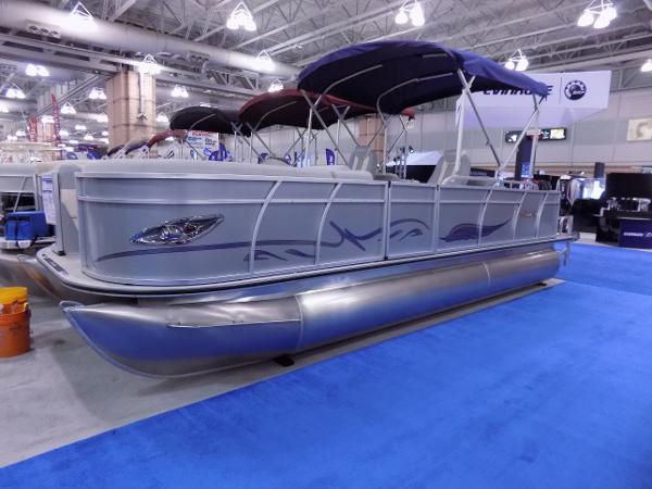 2017 Bentley Pontoons 220/223 Elite Rear Lounger