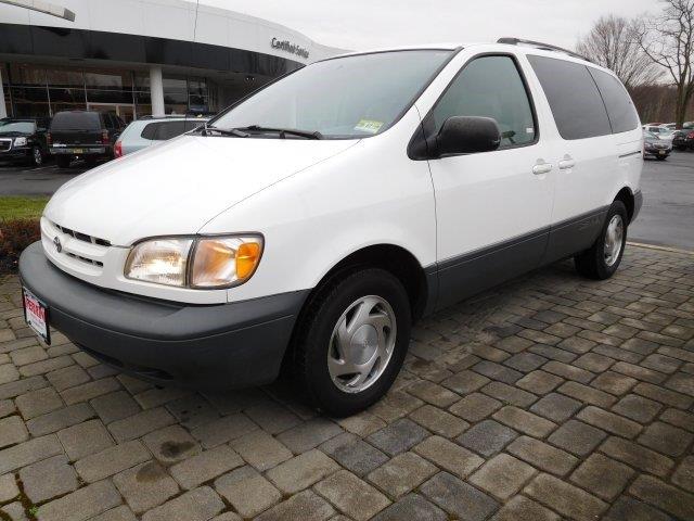 1998 Toyota Sienna LE