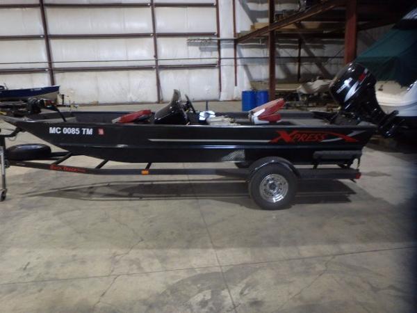 1999 Alumaweld 17' XPRESS Bass Boat