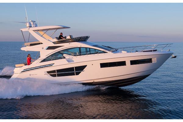 2017 Cruisers Yachts 60 Fly