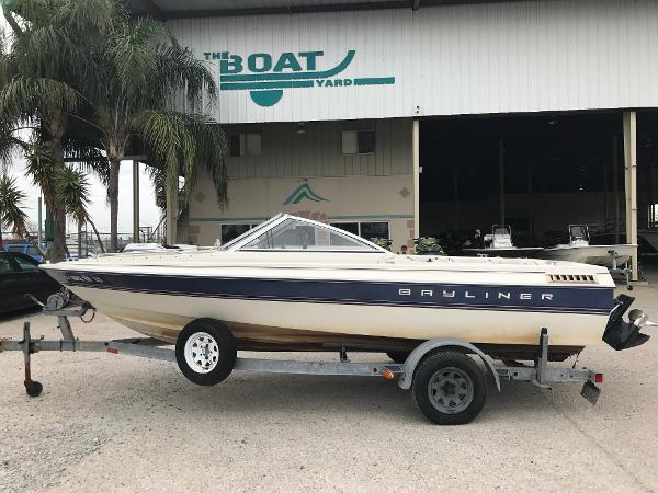 2015 Scout Boats 225 Dorado