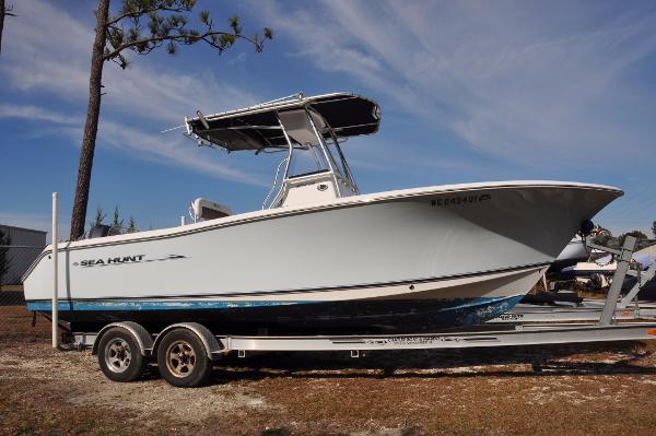 2011 Sea Hunt Triton 240