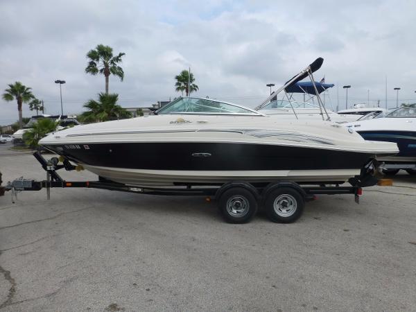 2006 Sea Ray 220 Sundeck