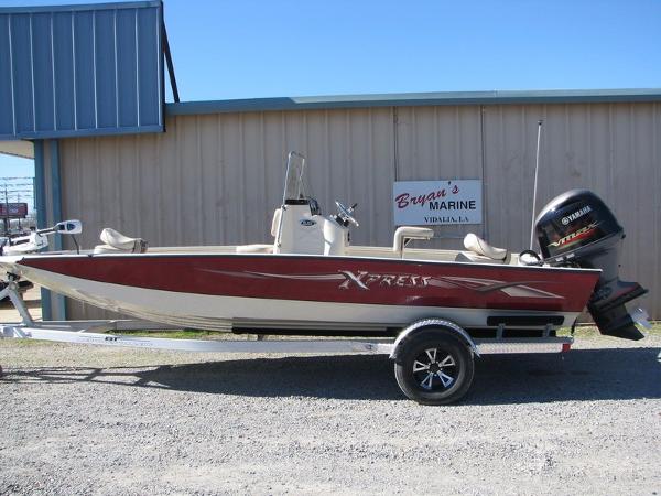 2017 Xpress Boats Hyper-Lift Bay H20B