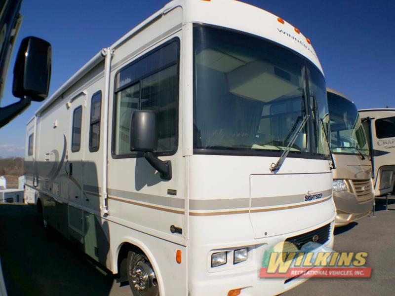 2004 Winnebago Sightseer 30B