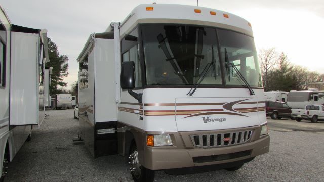 2006 Winnebago VOYAGE 38J