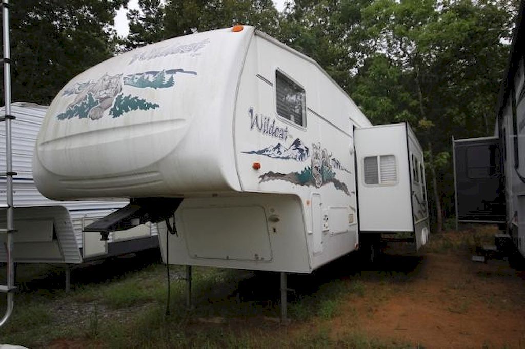 2006 Forest River WILDCAT 29BH