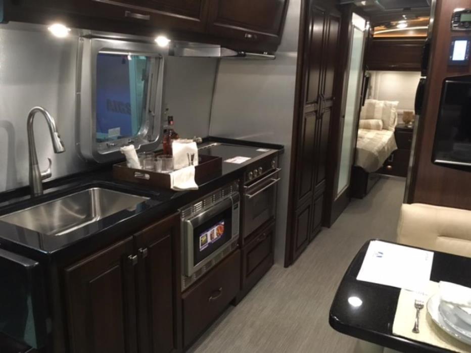 2017 Airstream Classic CL 30AWB TWIN BED