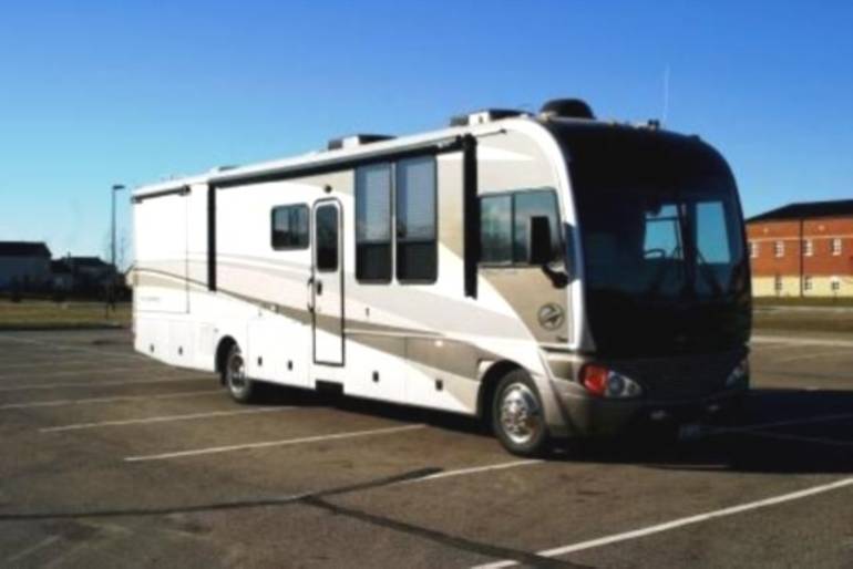 2005 Fleetwood PACE ARROW 37A