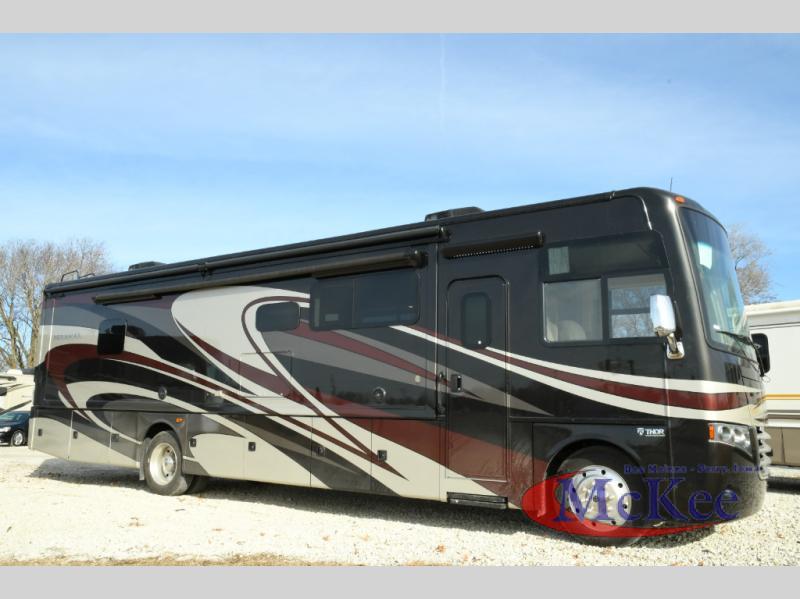 2017 Thor Motor Coach Miramar 35.2