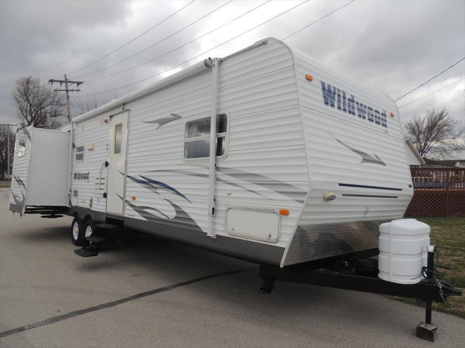 2009 Forest River Wildwood 32BHDS