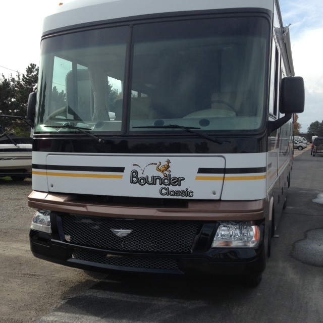 2010 Fleetwood BOUNDER 34W