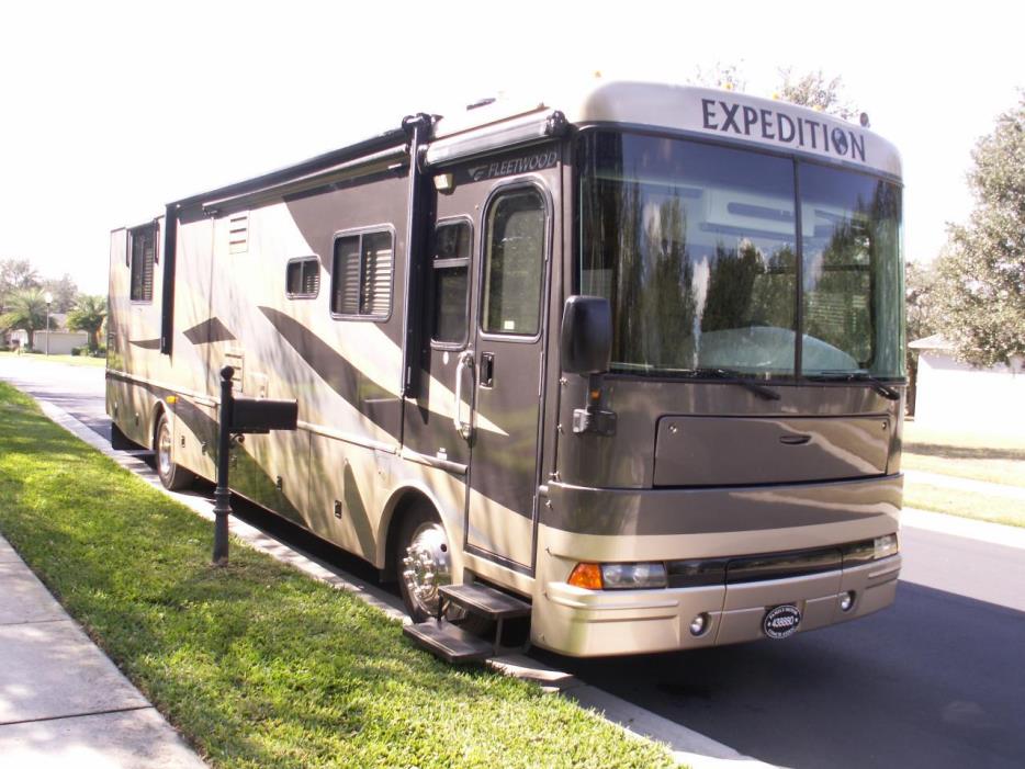 2005 Fleetwood EXPEDITION 38N