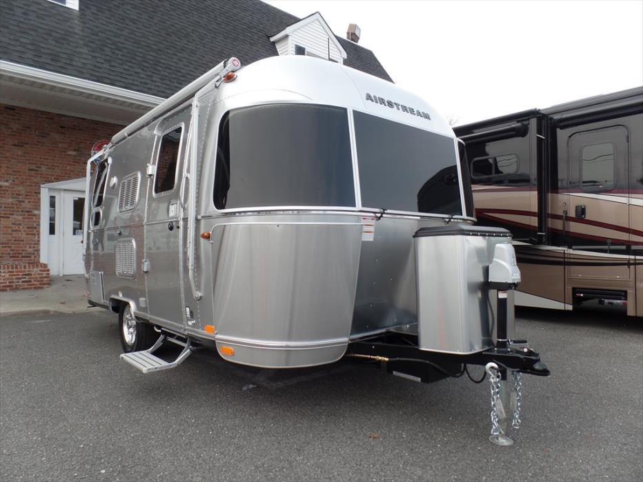 2017 Airstream Flying Cloud 19