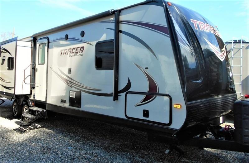 2015 Prime Time Tracer Executive Series 3200BHT