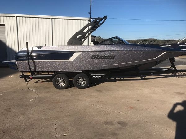 2017 Malibu Boats LLC 24 mxz