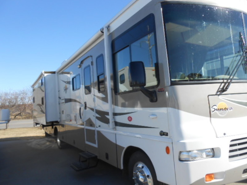 2007 Winnebago SUNOVA 29R