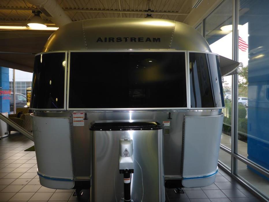 2017 Airstream International Serenity FC25BWBFB QUEEN FRONT