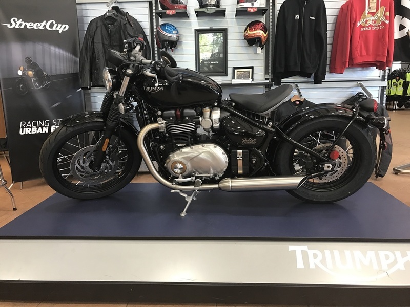 2017 Triumph Bonneville Bobber Jet Black