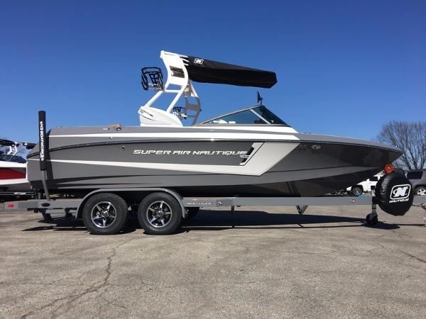 2017 Nautique 210