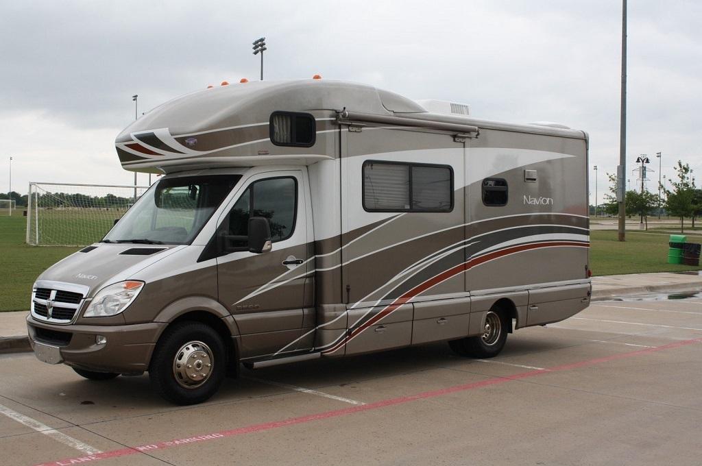 2009 Winnebago NAVION 24H