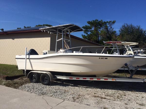 2004 Cape Craft 20 Center Console