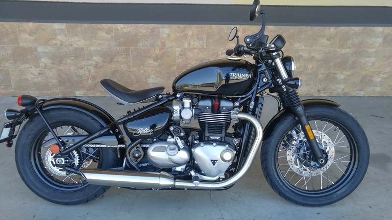 2017 Triumph Bonneville Bobber Jet Black