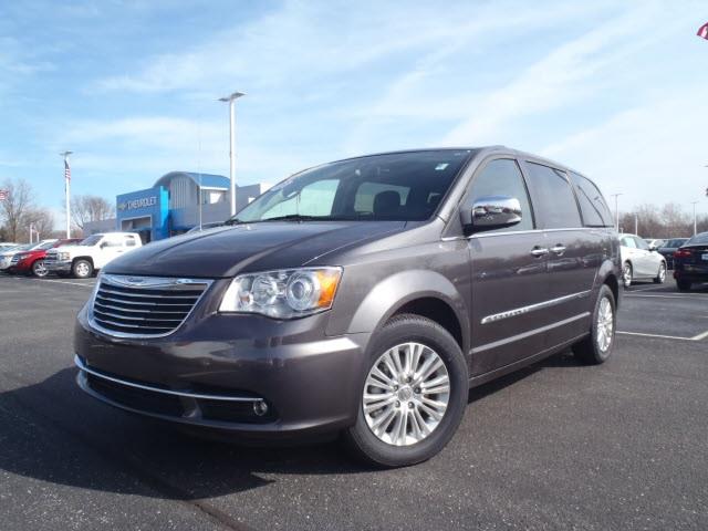 2015 Chrysler Town and Country Limited Platinum