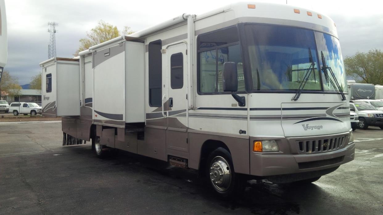 2005 Winnebago Voyage