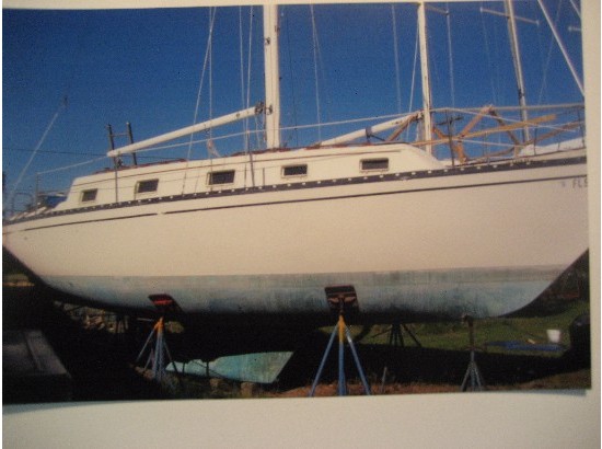 1981 Hunter auxiliary sloop