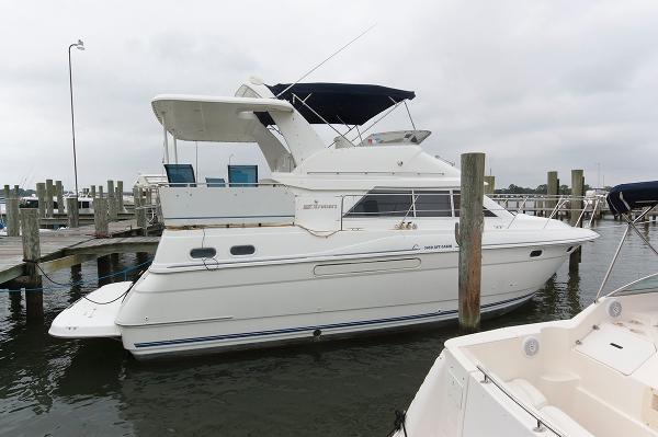 1996 CRUISERS YACHTS 3650 Motoryacht