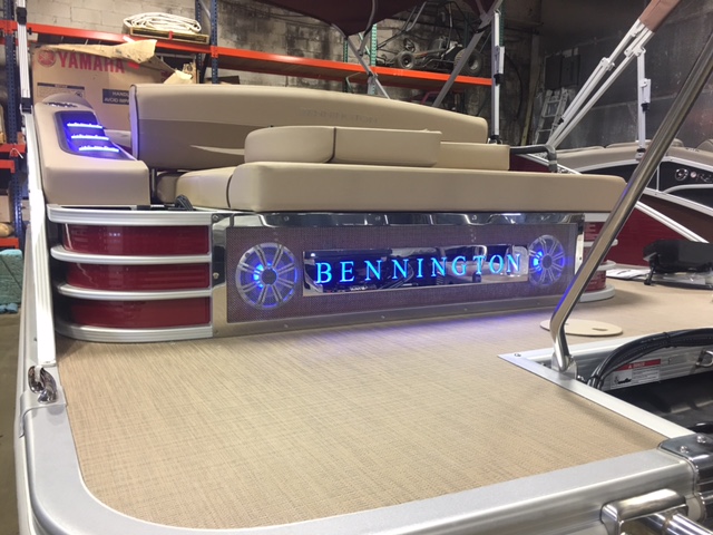 2017 Bennington 23 G - Swingback