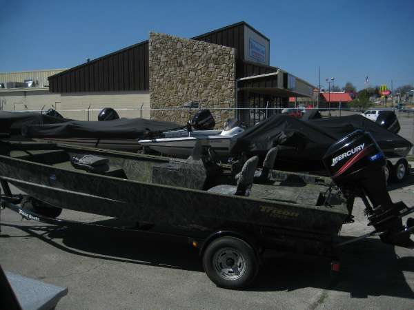 2008 TRITON BOATS 1860 SC