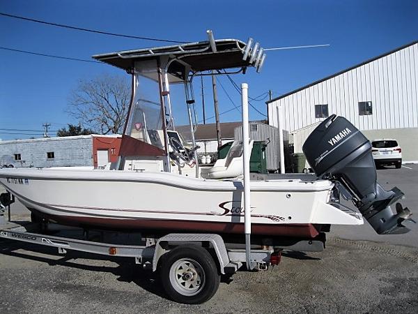 2001 Scout Boats 172 Center Console