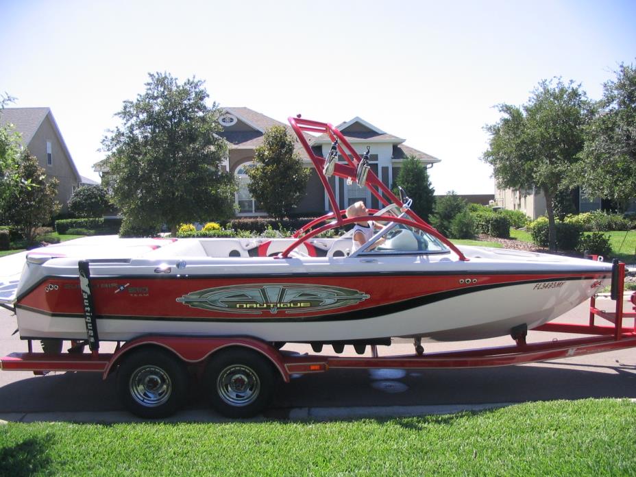 2004 Nautique 210