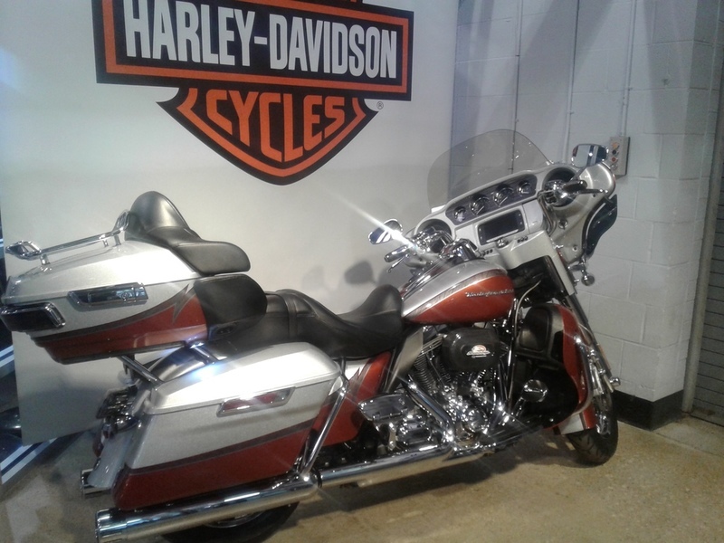 2014 Harley-Davidson CVO Ultra Limited FLHTKSE