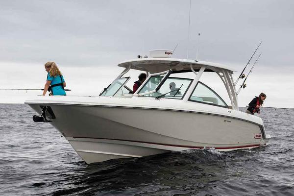 2017 Boston Whaler 320 Vantage