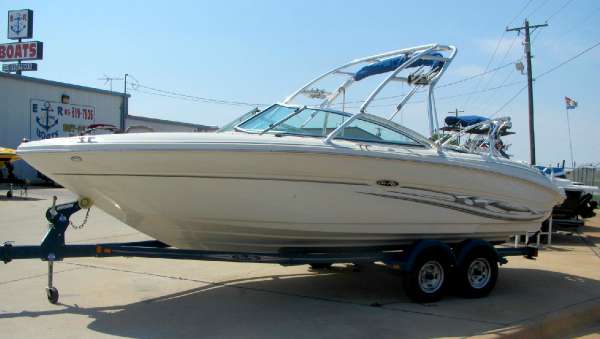 2004 Sea Ray 220 Select