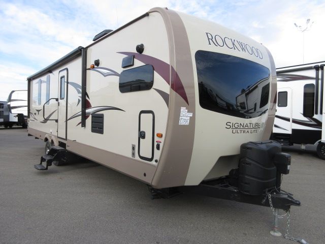 2017 Forest River Rockwood Signature Ultra Lite 8335BSS