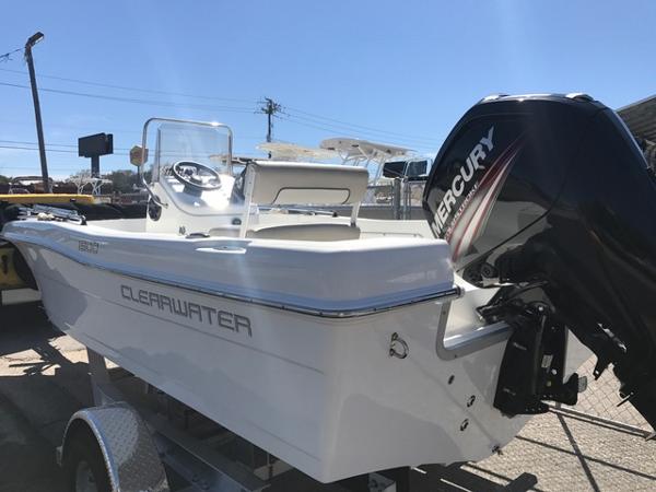 2017 Clearwater 1900 center console