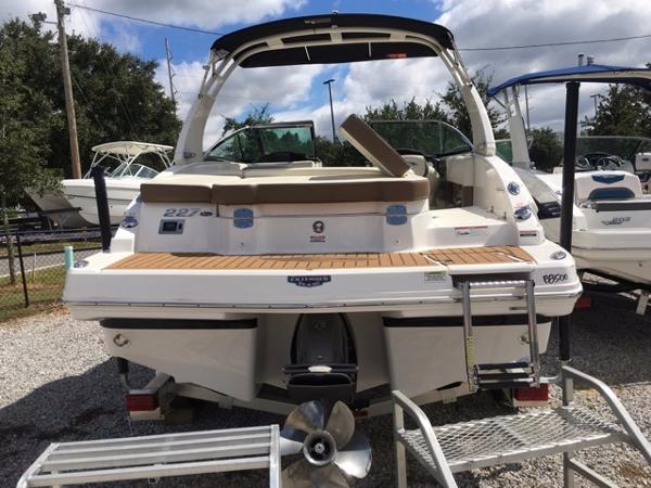 2017 Robalo 206 Cayman Bay Boat