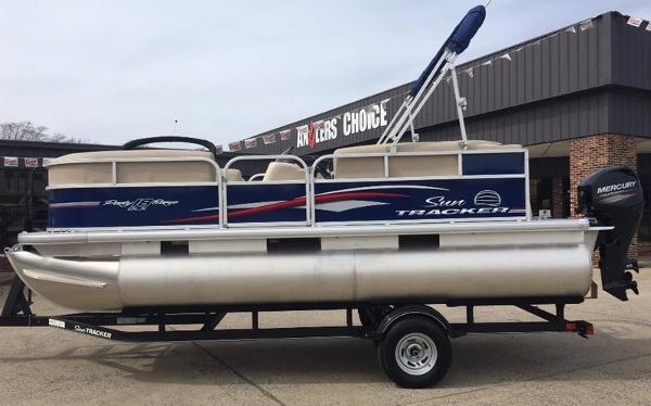 2017 Sun Tracker PARTY BARGE 18 DLX