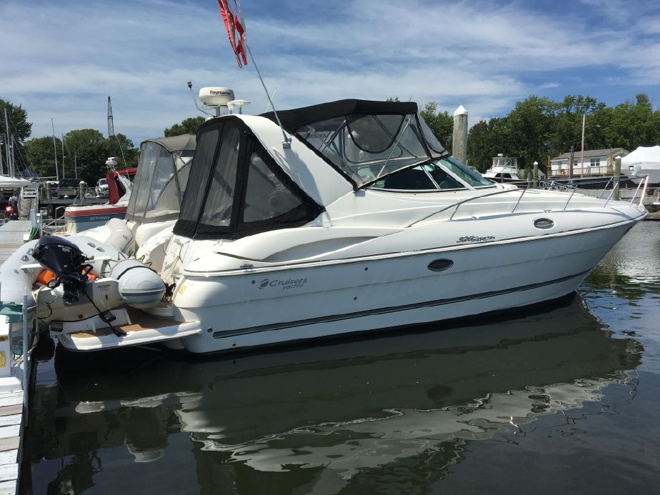 2005 Cruisers Yachts 320 Express